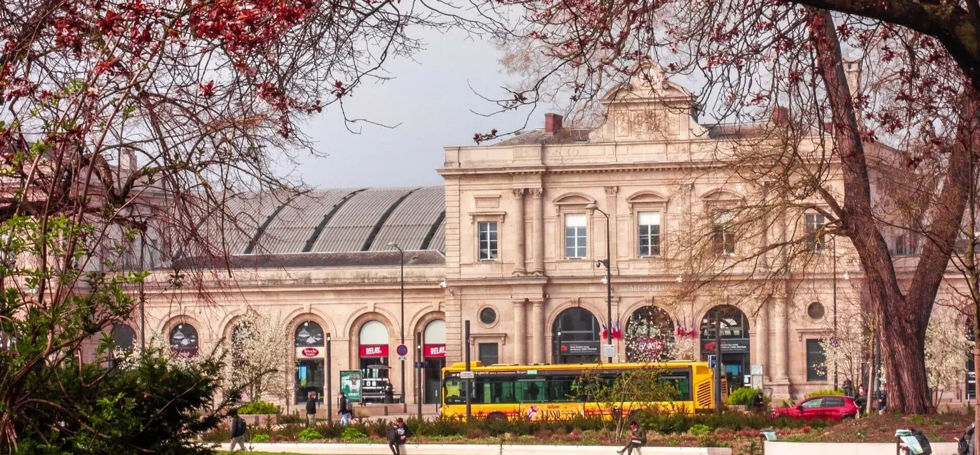 Gare de Reims et tramway